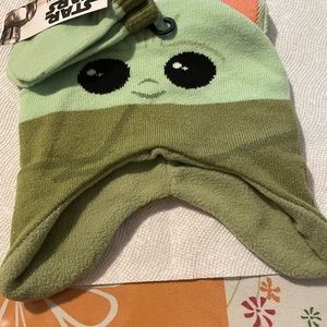 Star Wars Mandalorian Baby Yoda hat and mittens set child/toddler/infant size